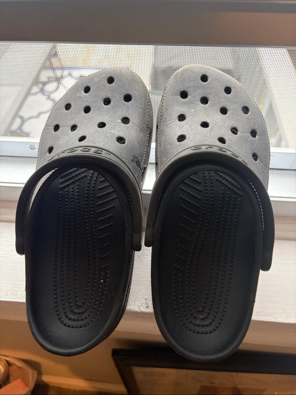 CROCS Womens Classic Clog in Gray and Black